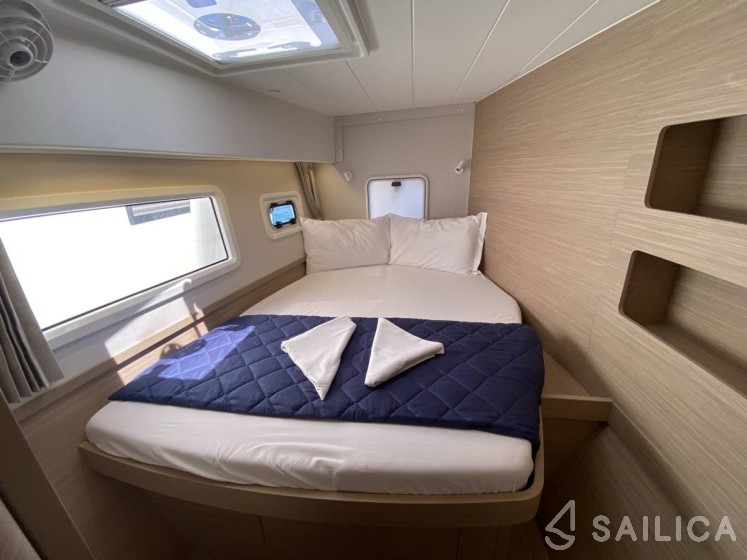 Lagoon 42 - Yacht Charter Sailica