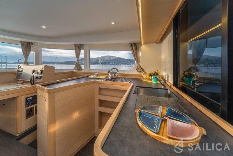 Lagoon 42 - Yacht Charter Sailica