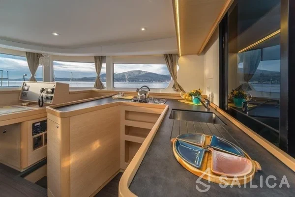 Lagoon 42 - Yacht Charter Sailica