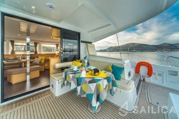 Lagoon 42 - Yacht Charter Sailica