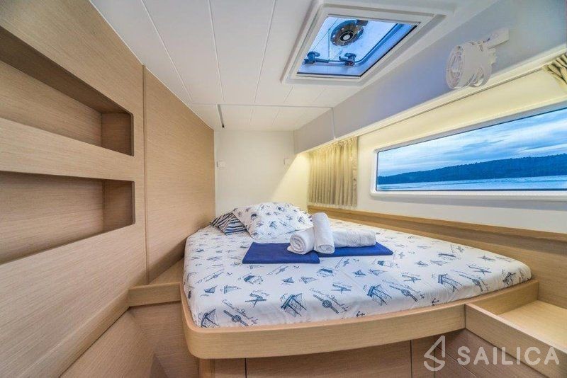 Lagoon 42 - Yacht Charter Sailica