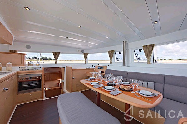 Lagoon 42 - Yacht Charter Sailica