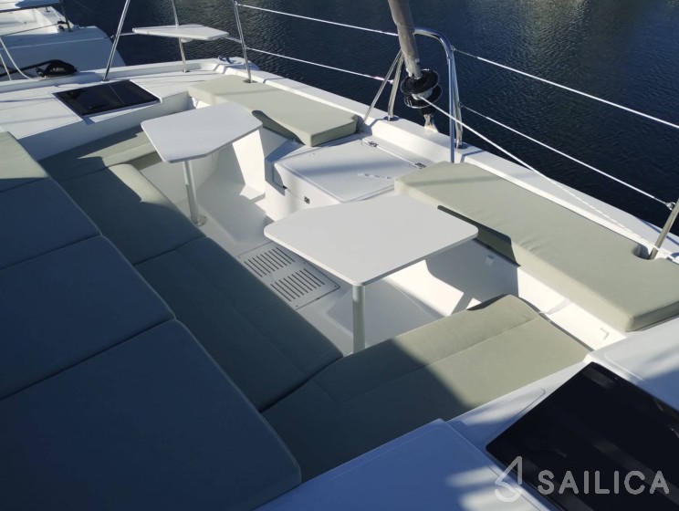 Bali Catspace - Yacht Charter Sailica