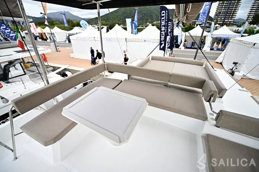 Bali 4.6 - Yacht Charter Sailica