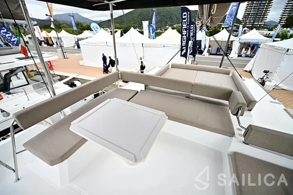 Bali 4.6 - Yacht Charter Sailica