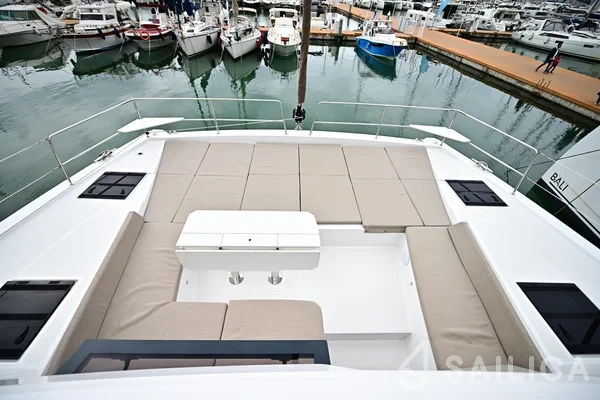 Bali 4.6 - Photo #21 Bali 4.6 - Yacht Charter Sailica