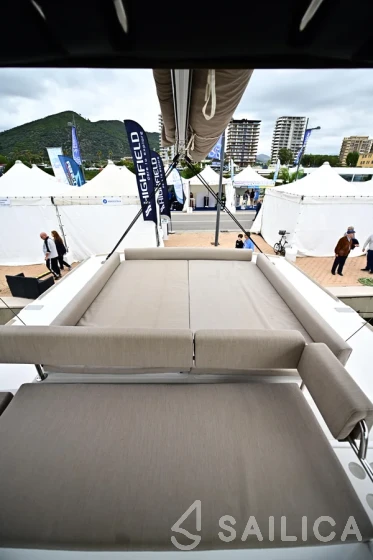 Bali 4.6 - Photo #17 Bali 4.6 - Yacht Charter Sailica