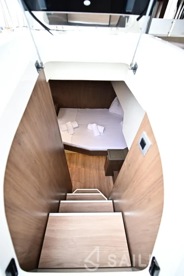 Bali 4.6 - Photo #18 Bali 4.6 - Yacht Charter Sailica