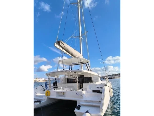 Lagoon 46  - Photo #6 Lagoon 46  - Yacht Charter Sailica