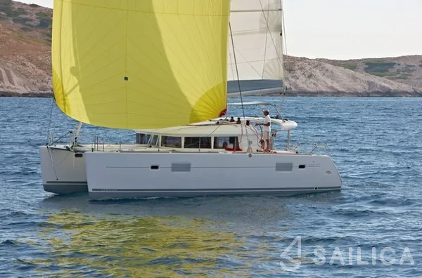 Lagoon 400 - Yacht Charter Sailica