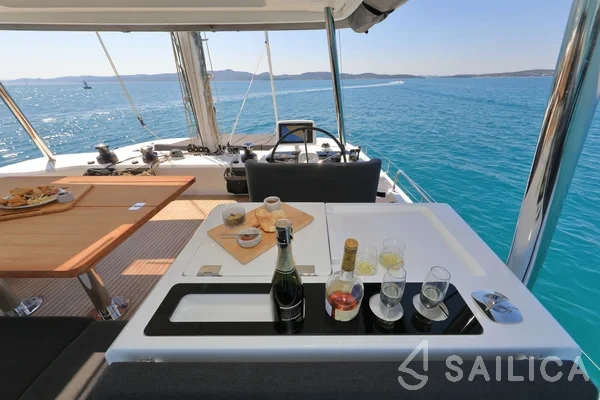 Lagoon 55 - Yacht Charter Sailica