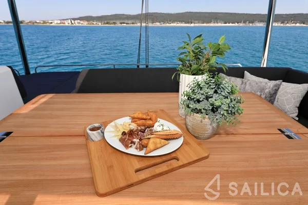 Lagoon 55 - Yacht Charter Sailica