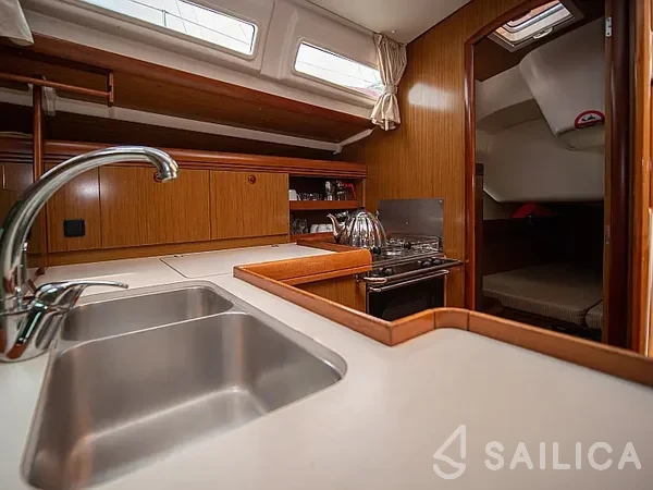 Sun Odyssey 42i - Yacht Charter Sailica