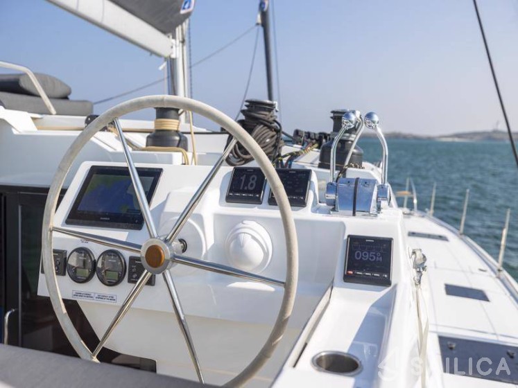 Aura 51 - Yacht Charter Sailica