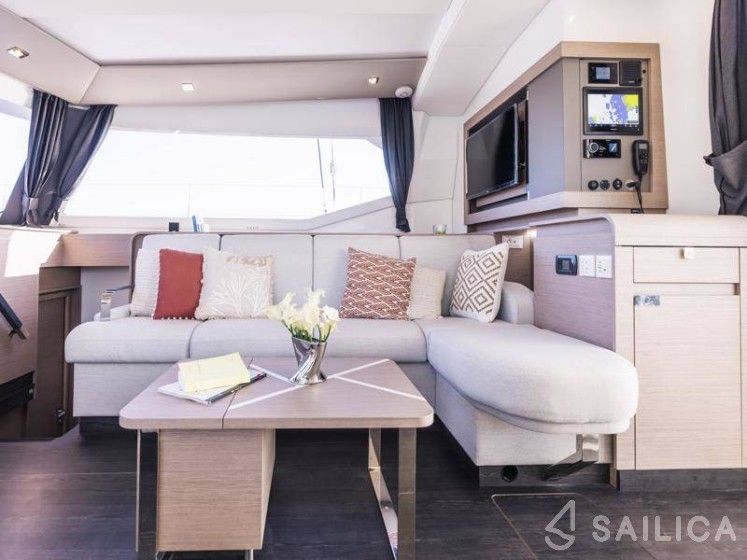 Aura 51 - Yacht Charter Sailica