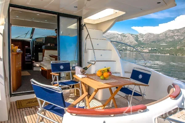 Prestige 440 - Yacht Charter Sailica