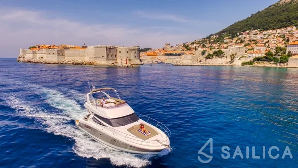 Prestige 440 - Yacht Charter Sailica