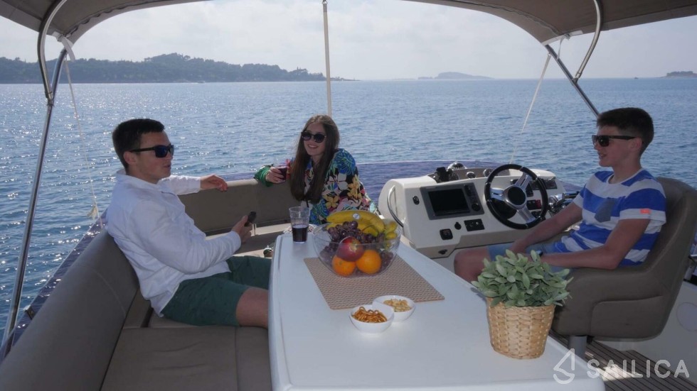 Prestige 440 - Yacht Charter Sailica