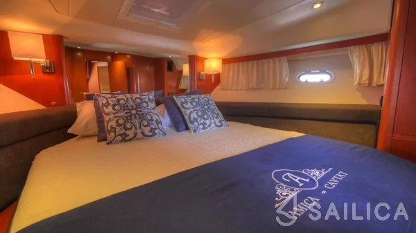 Prestige 440 - Yacht Charter Sailica