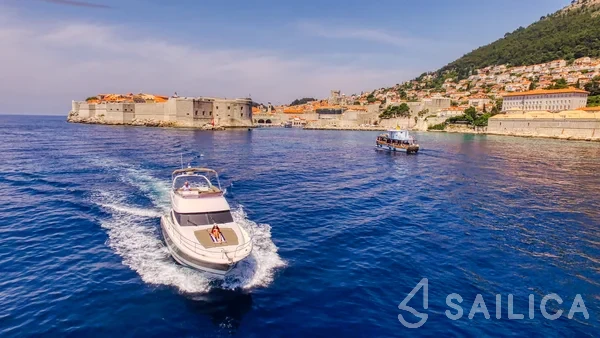 Prestige 440 - Yacht Charter Sailica