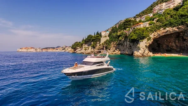 Prestige 440 - Yacht Charter Sailica