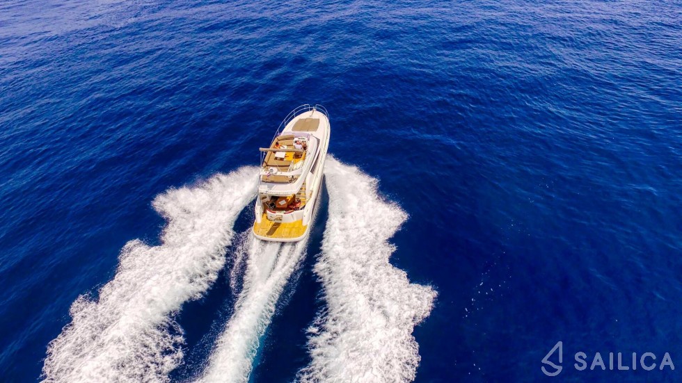 Prestige 440 - Yacht Charter Sailica