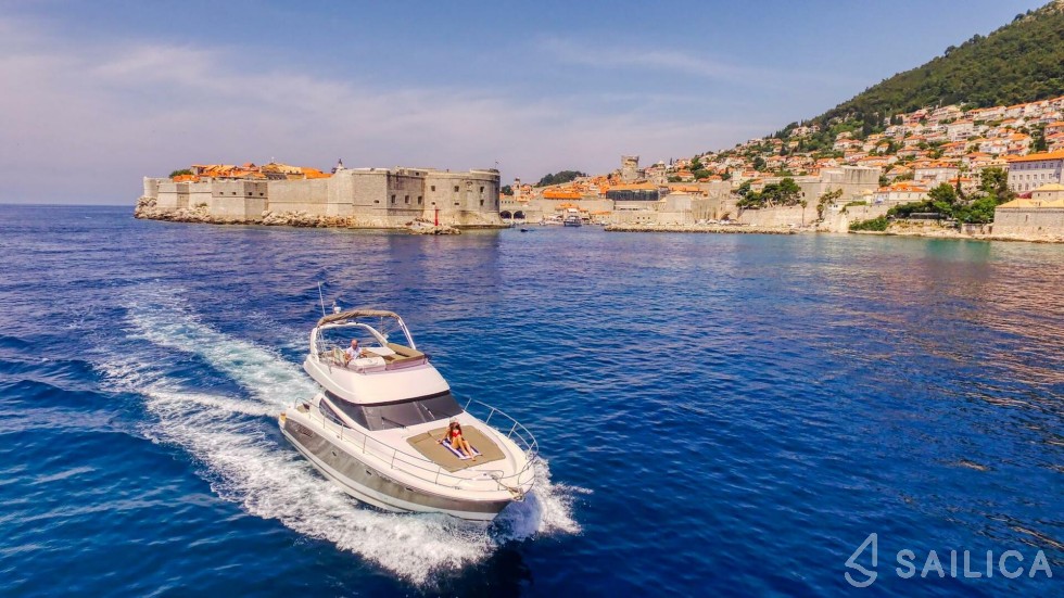 Prestige 440 - Yacht Charter Sailica