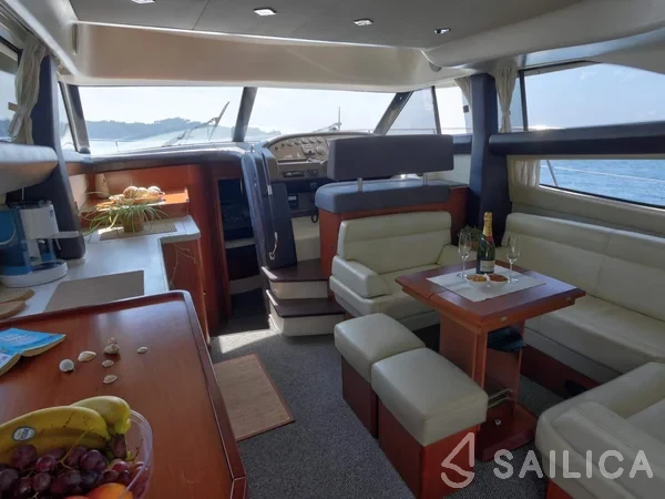 Prestige 440 - Yacht Charter Sailica