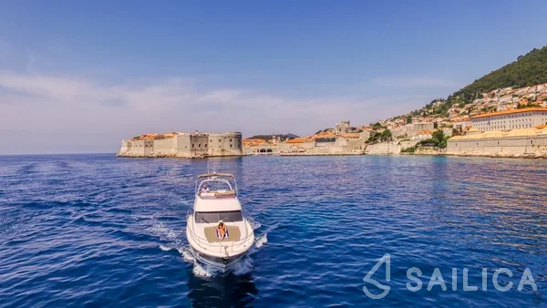 Prestige 440 - Yacht Charter Sailica