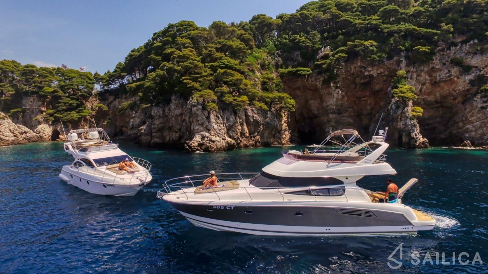 Prestige 440 - Yacht Charter Sailica