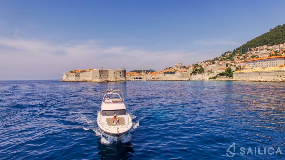 Prestige 440 - Yacht Charter Sailica