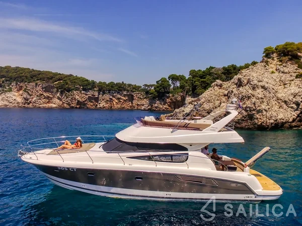 Prestige 440 - Yacht Charter Sailica