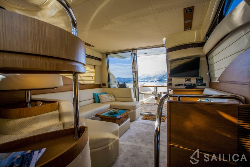 Azimut 43 - Yacht Charter Sailica