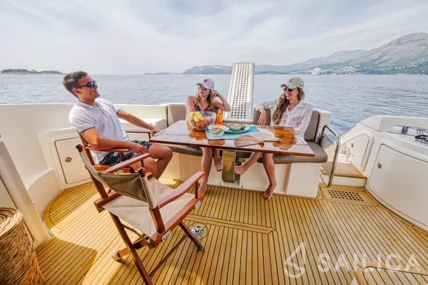 Azimut 43 - Yacht Charter Sailica