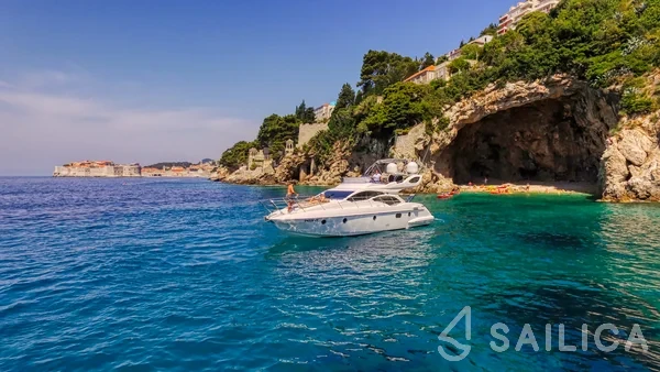 Azimut 43 - Yacht Charter Sailica