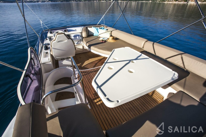 Azimut 43 - Yacht Charter Sailica