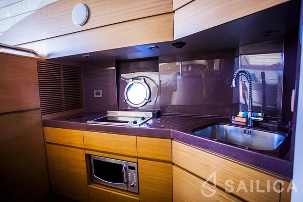 Azimut 43 - Yacht Charter Sailica