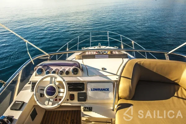 Azimut 43 - Yacht Charter Sailica