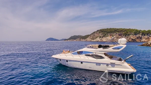Azimut 43 - Yacht Charter Sailica