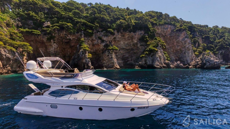 Azimut 43 - Yacht Charter Sailica