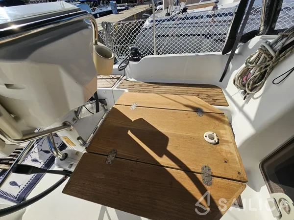 Oceanis 34 - Yacht Charter Sailica