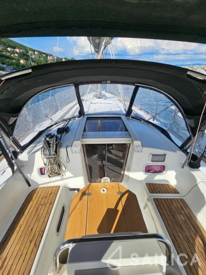 Oceanis 34 - Yacht Charter Sailica