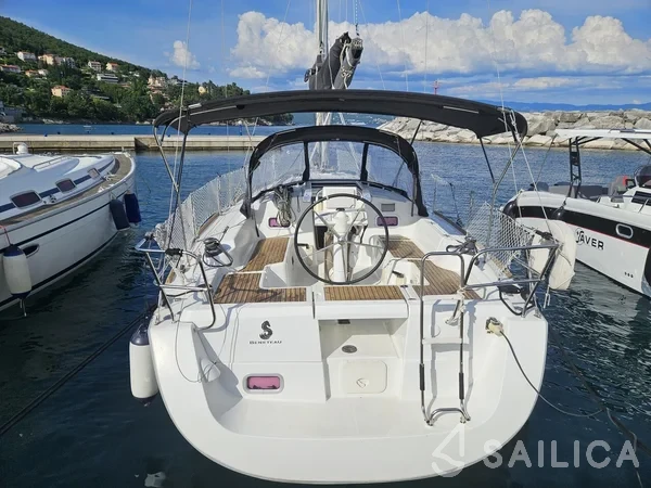 Oceanis 34 - Yacht Charter Sailica