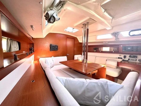 Oceanis 34 - Yacht Charter Sailica