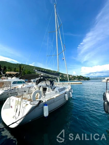 Oceanis 34 - Yacht Charter Sailica