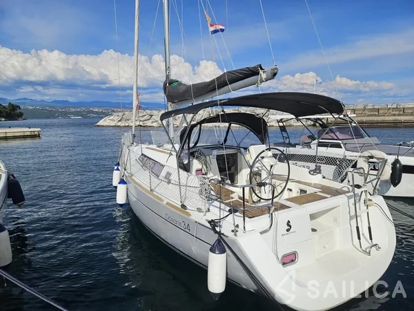 Oceanis 34 - Yacht Charter Sailica