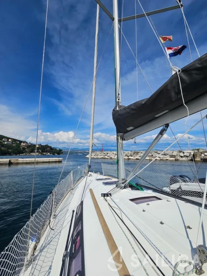 Oceanis 34 - Yacht Charter Sailica