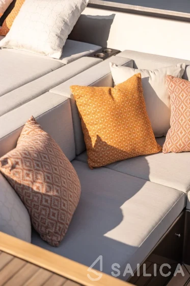 Sunreef 60 - Yacht Charter Sailica