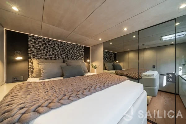 Sunreef 60 - Yacht Charter Sailica