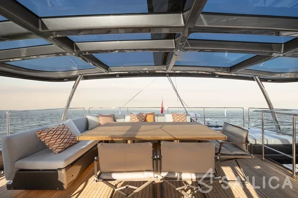 Sunreef 60 - Yacht Charter Sailica